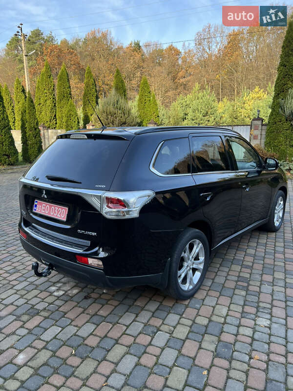 Внедорожник / Кроссовер Mitsubishi Outlander 2013 в Ровно