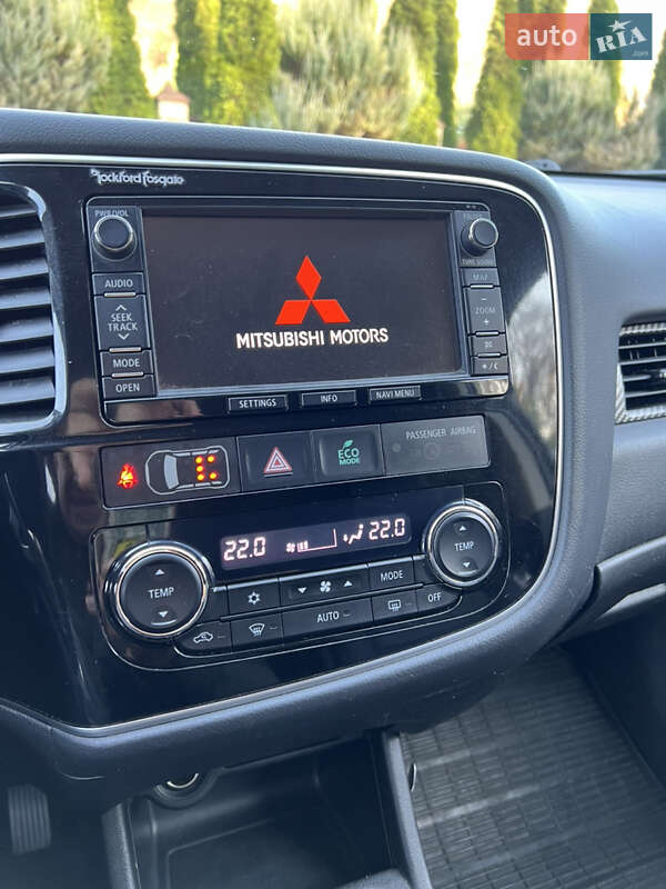 Внедорожник / Кроссовер Mitsubishi Outlander 2013 в Ровно