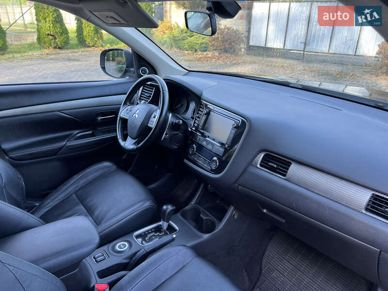 Внедорожник / Кроссовер Mitsubishi Outlander 2013 в Ровно