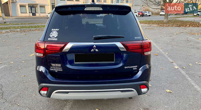 Внедорожник / Кроссовер Mitsubishi Outlander 2018 в Киеве