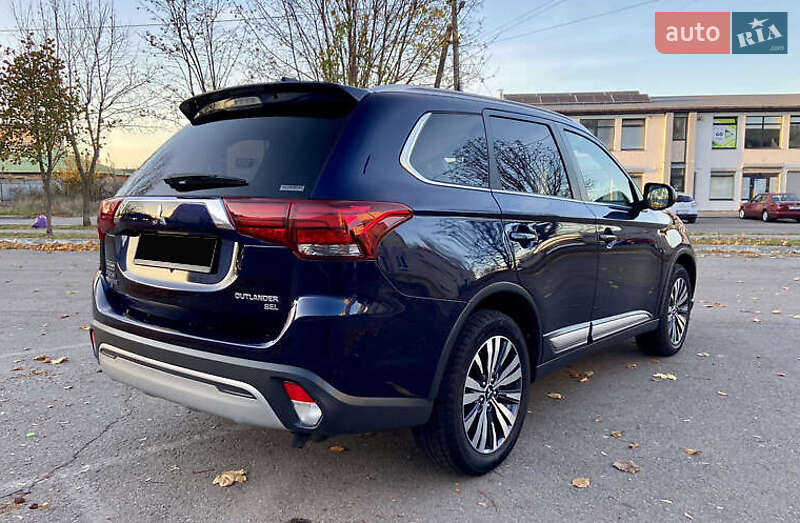 Внедорожник / Кроссовер Mitsubishi Outlander 2018 в Киеве