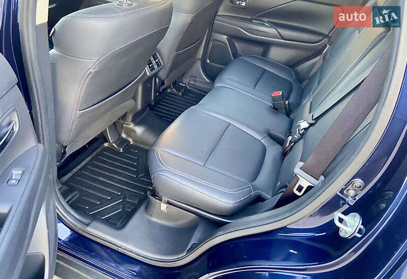 Внедорожник / Кроссовер Mitsubishi Outlander 2018 в Киеве