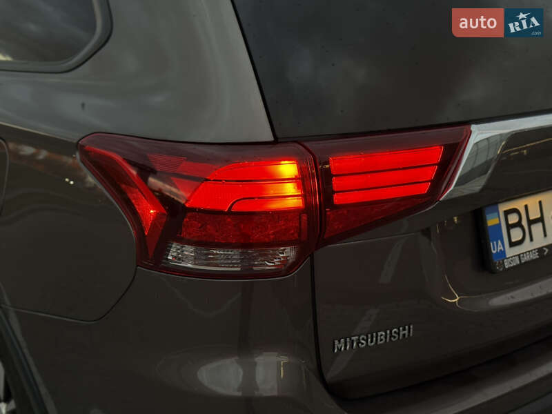 Внедорожник / Кроссовер Mitsubishi Outlander 2016 в Львове фото 12 Внедорожник / Кроссовер Mitsubishi Outlander 2016 в Львове