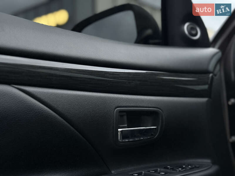 Внедорожник / Кроссовер Mitsubishi Outlander 2016 в Львове фото 28 Внедорожник / Кроссовер Mitsubishi Outlander 2016 в Львове