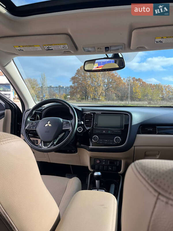 Внедорожник / Кроссовер Mitsubishi Outlander 2015 в Кропивницком