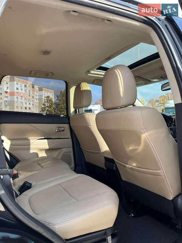 Внедорожник / Кроссовер Mitsubishi Outlander 2015 в Кропивницком