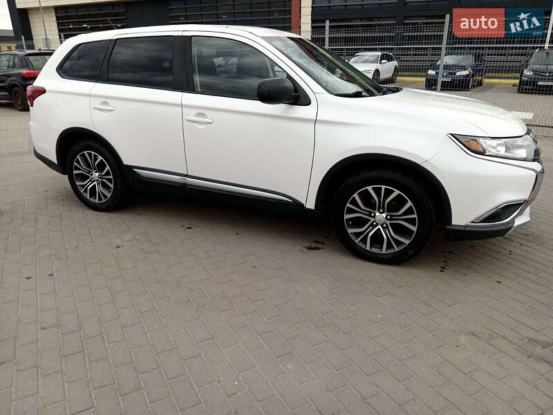 Внедорожник / Кроссовер Mitsubishi Outlander 2017 в Львове фото 3 Внедорожник / Кроссовер Mitsubishi Outlander 2017 в Львове