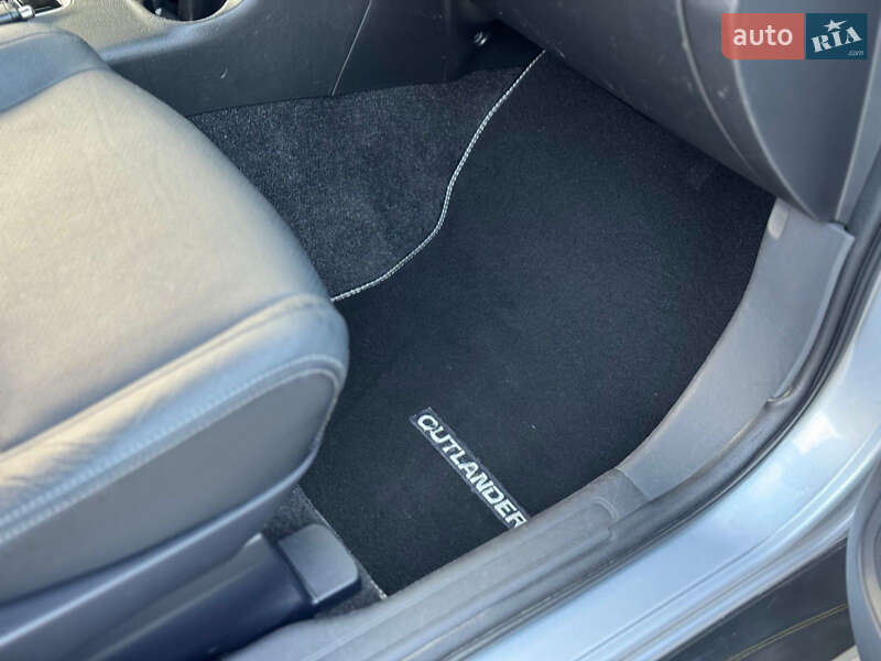 Внедорожник / Кроссовер Mitsubishi Outlander 2012 в Сумах