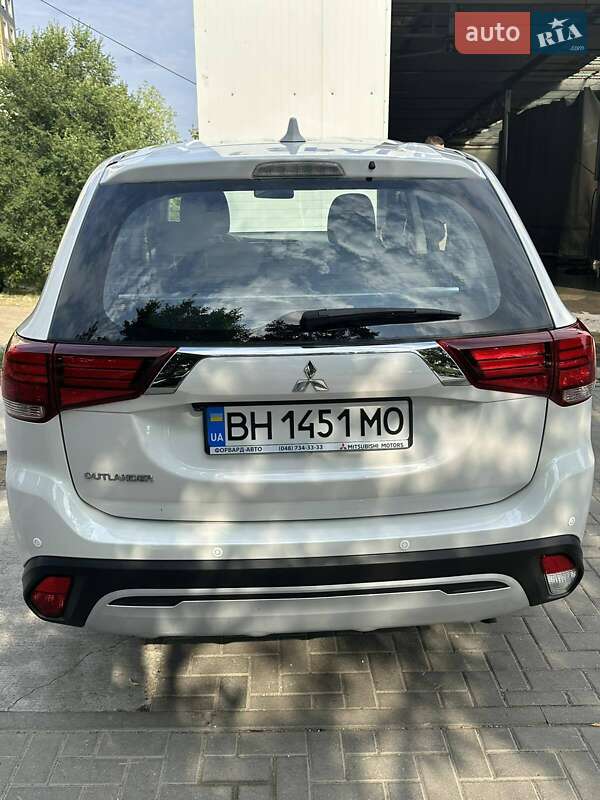 Внедорожник / Кроссовер Mitsubishi Outlander 2019 в Одессе фото 8 Внедорожник / Кроссовер Mitsubishi Outlander 2019 в Одессе