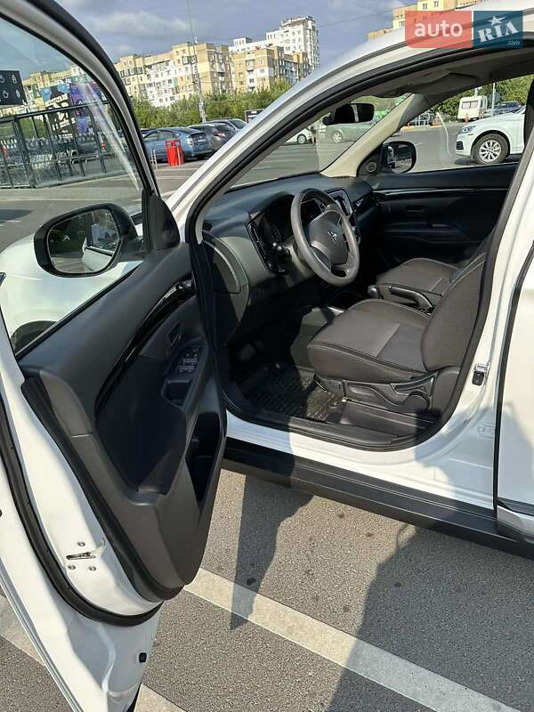 Внедорожник / Кроссовер Mitsubishi Outlander 2019 в Одессе фото 40 Внедорожник / Кроссовер Mitsubishi Outlander 2019 в Одессе