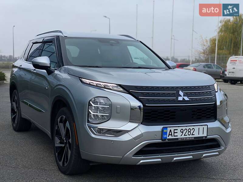 Позашляховик / Кросовер Mitsubishi Outlander 2022 в Дніпрі