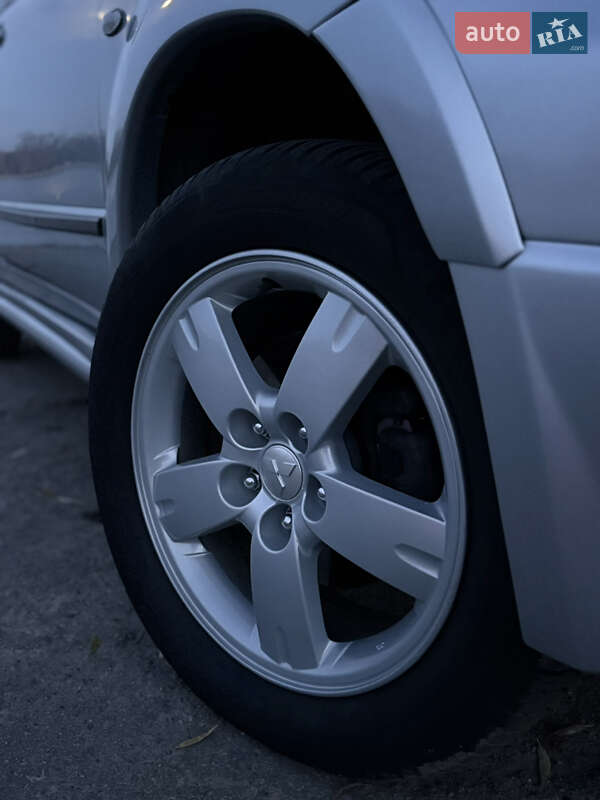 Внедорожник / Кроссовер Mitsubishi Outlander 2007 в Киеве фото 5 Внедорожник / Кроссовер Mitsubishi Outlander 2007 в Киеве