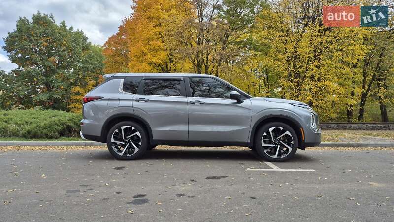 Позашляховик / Кросовер Mitsubishi Outlander 2021 в Черкасах
