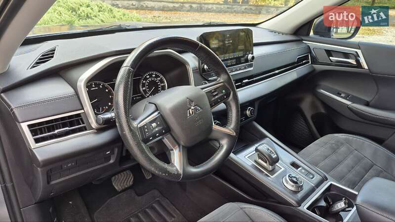 Позашляховик / Кросовер Mitsubishi Outlander 2021 в Черкасах