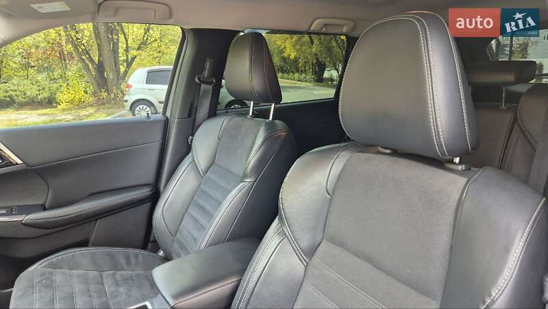 Позашляховик / Кросовер Mitsubishi Outlander 2021 в Черкасах