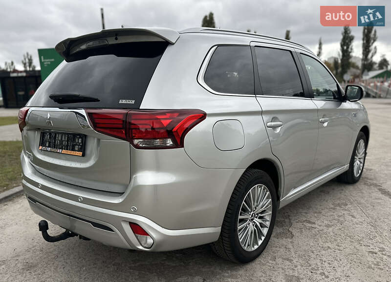 Внедорожник / Кроссовер Mitsubishi Outlander 2020 в Киеве
