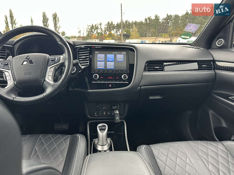 Внедорожник / Кроссовер Mitsubishi Outlander 2020 в Киеве