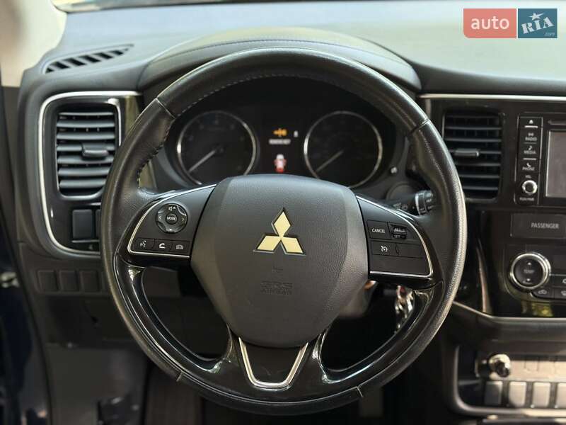 Внедорожник / Кроссовер Mitsubishi Outlander 2017 в Новояворовске фото 4 Внедорожник / Кроссовер Mitsubishi Outlander 2017 в Новояворовске