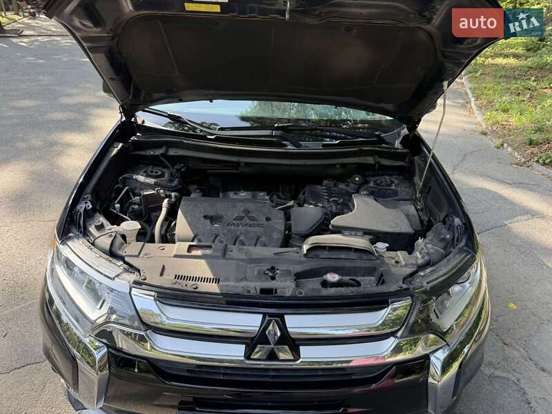 Внедорожник / Кроссовер Mitsubishi Outlander 2017 в Новояворовске фото 8 Внедорожник / Кроссовер Mitsubishi Outlander 2017 в Новояворовске
