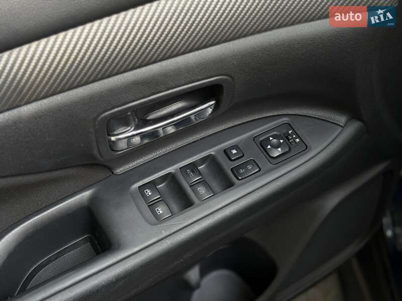 Внедорожник / Кроссовер Mitsubishi Outlander 2017 в Новояворовске фото 13 Внедорожник / Кроссовер Mitsubishi Outlander 2017 в Новояворовске