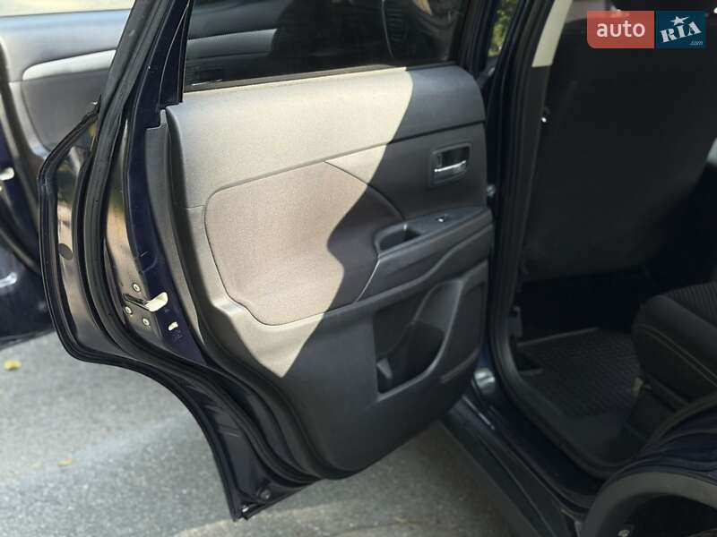 Внедорожник / Кроссовер Mitsubishi Outlander 2017 в Новояворовске фото 18 Внедорожник / Кроссовер Mitsubishi Outlander 2017 в Новояворовске