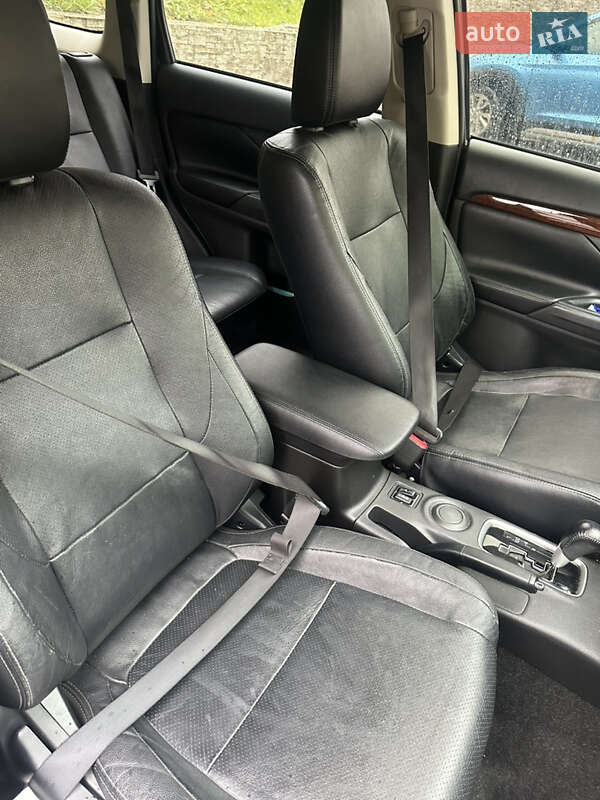 Позашляховик / Кросовер Mitsubishi Outlander 2014 в Харкові