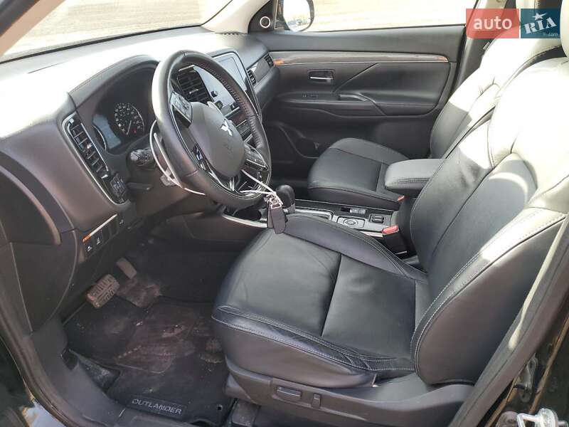 Внедорожник / Кроссовер Mitsubishi Outlander 2019 в Харькове фото 7 Внедорожник / Кроссовер Mitsubishi Outlander 2019 в Харькове