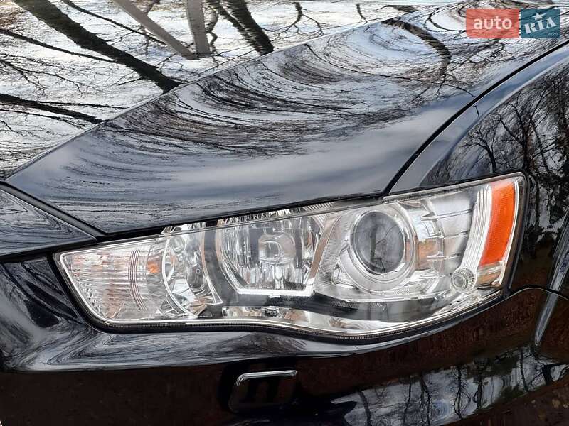 Позашляховик / Кросовер Mitsubishi Outlander 2011 в Охтирці