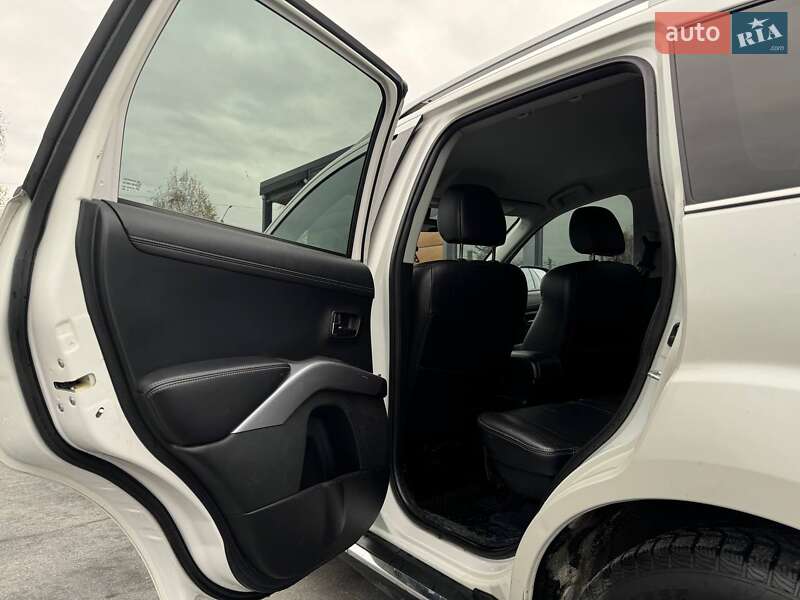 Позашляховик / Кросовер Mitsubishi Outlander 2010 в Рівному