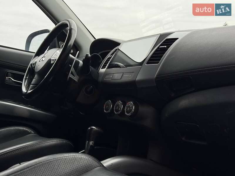Позашляховик / Кросовер Mitsubishi Outlander 2010 в Рівному