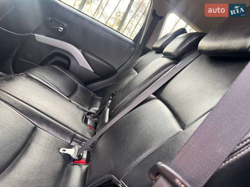 Позашляховик / Кросовер Mitsubishi Outlander 2011 в Охтирці