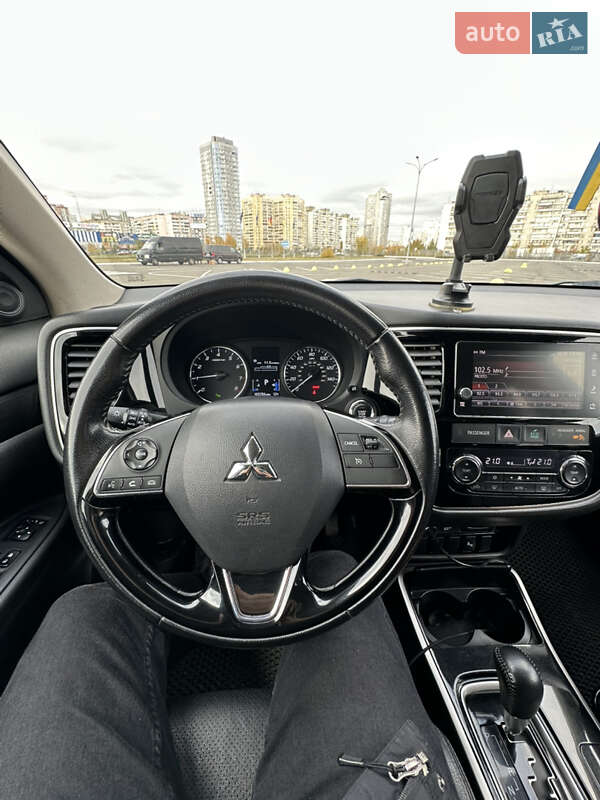 Внедорожник / Кроссовер Mitsubishi Outlander 2017 в Киеве фото 13 Внедорожник / Кроссовер Mitsubishi Outlander 2017 в Киеве