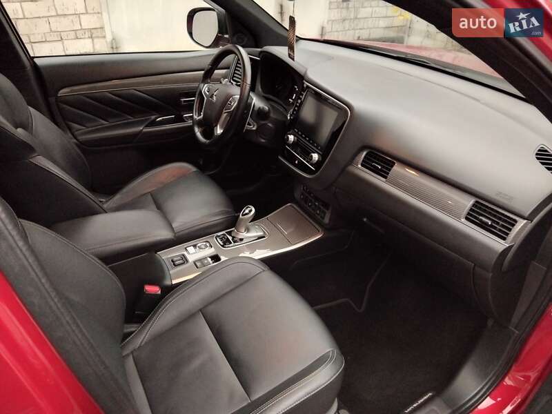 Внедорожник / Кроссовер Mitsubishi Outlander 2019 в Киеве