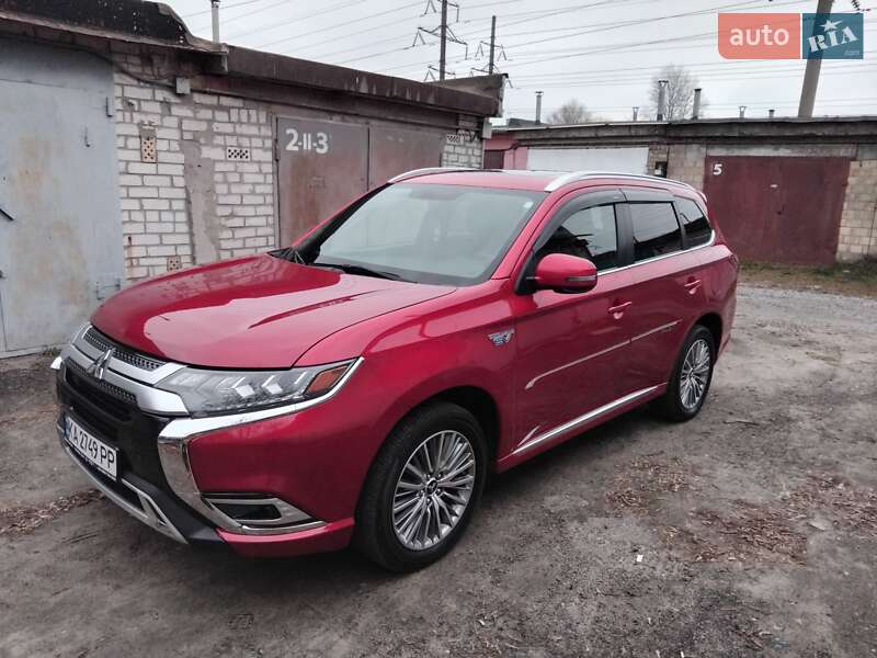 Внедорожник / Кроссовер Mitsubishi Outlander 2019 в Киеве