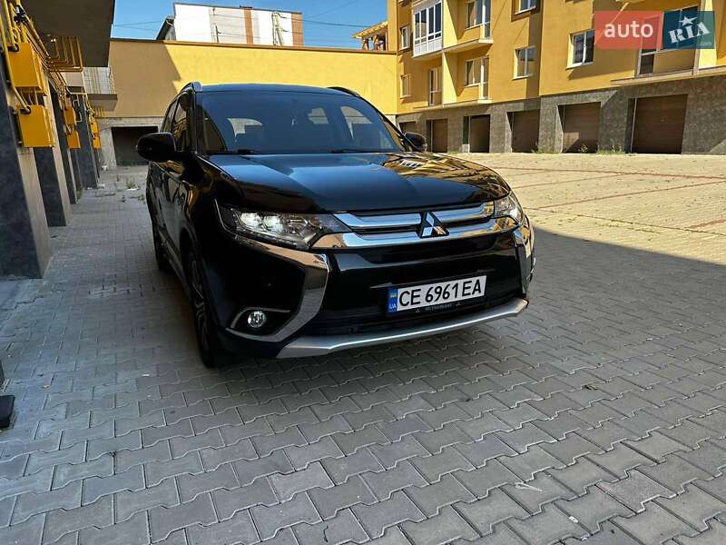 Внедорожник / Кроссовер Mitsubishi Outlander 2015 в Черновцах