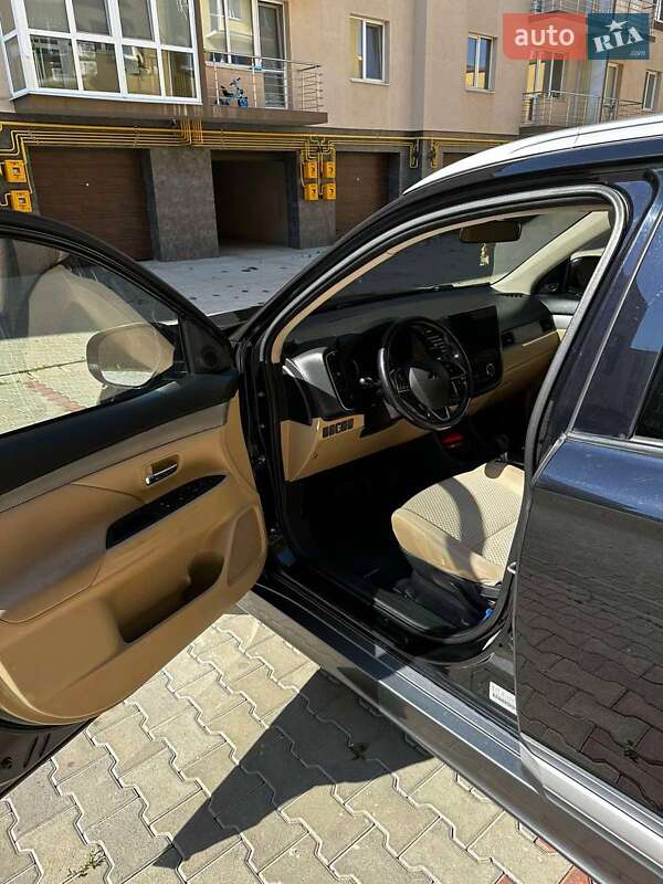 Внедорожник / Кроссовер Mitsubishi Outlander 2015 в Черновцах