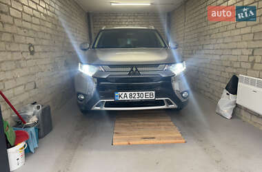 Позашляховик / Кросовер Mitsubishi Outlander 2019 в Києві