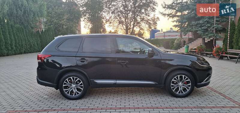 Внедорожник / Кроссовер Mitsubishi Outlander 2016 в Шептицькому