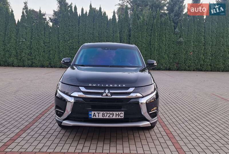 Внедорожник / Кроссовер Mitsubishi Outlander 2016 в Шептицькому