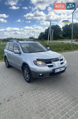 Внедорожник / Кроссовер Mitsubishi Outlander 2003 в Городке