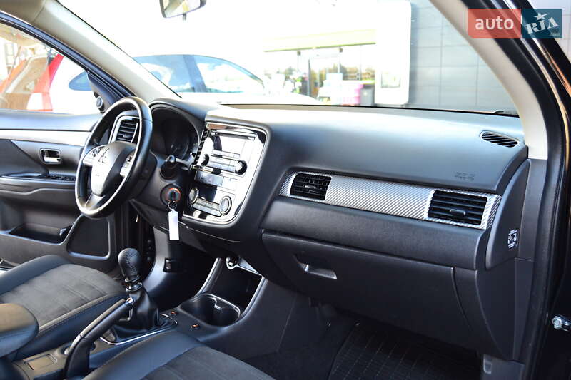 Внедорожник / Кроссовер Mitsubishi Outlander 2013 в Дрогобыче