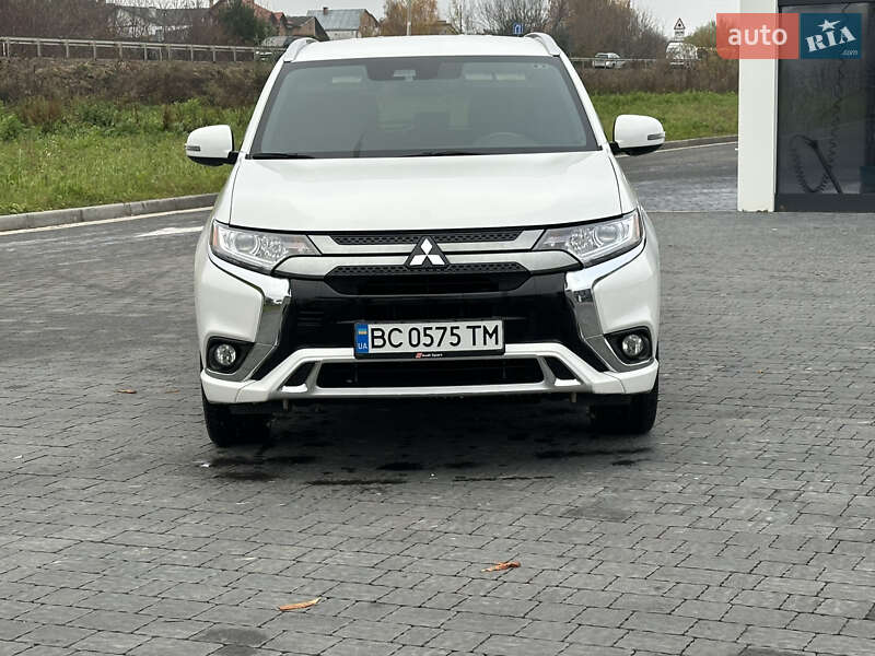 Внедорожник / Кроссовер Mitsubishi Outlander 2021 в Львове
