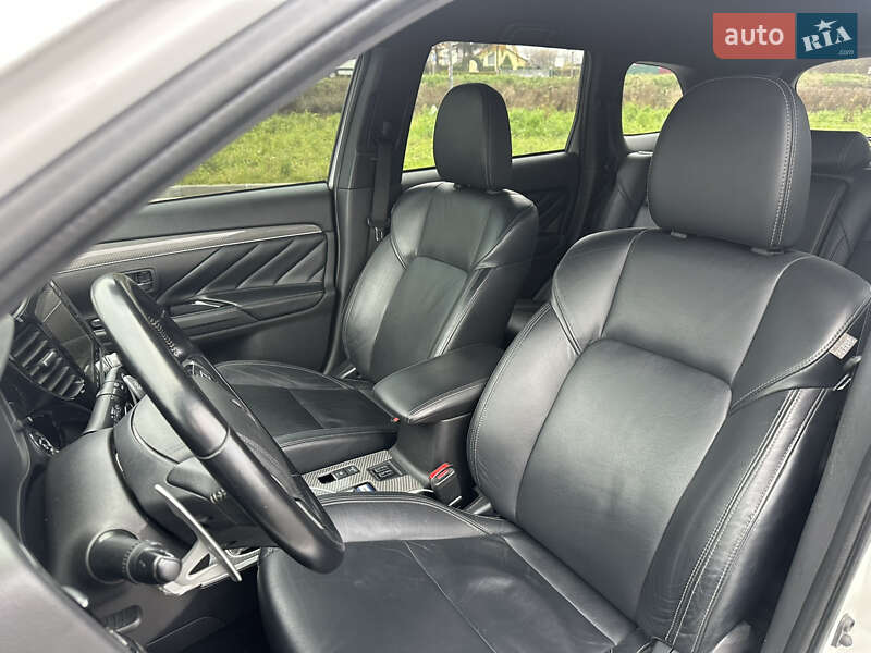 Внедорожник / Кроссовер Mitsubishi Outlander 2021 в Львове