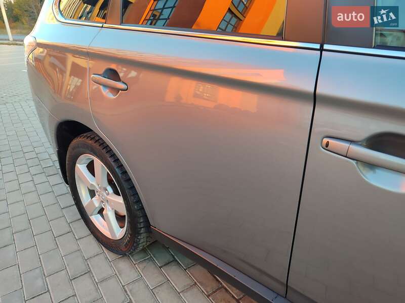 Внедорожник / Кроссовер Mitsubishi Outlander 2013 в Львове