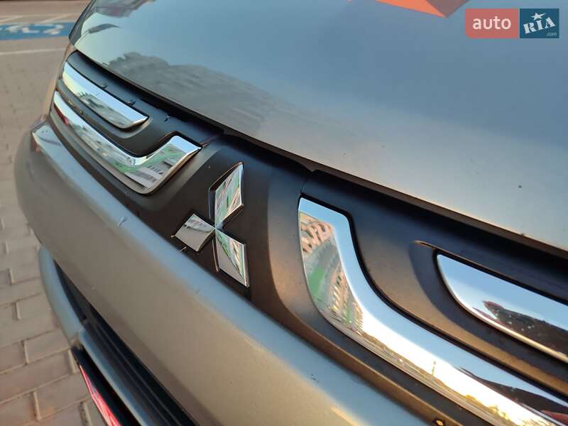 Внедорожник / Кроссовер Mitsubishi Outlander 2013 в Львове