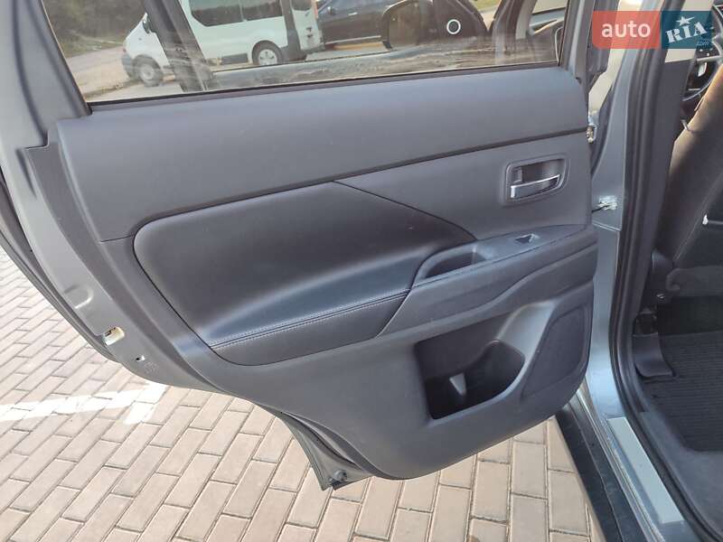 Внедорожник / Кроссовер Mitsubishi Outlander 2013 в Львове