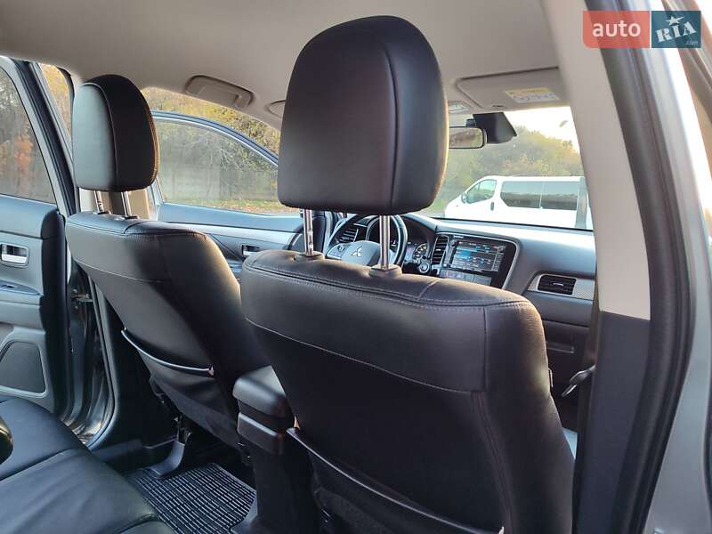 Внедорожник / Кроссовер Mitsubishi Outlander 2013 в Львове