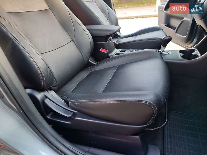 Внедорожник / Кроссовер Mitsubishi Outlander 2013 в Львове