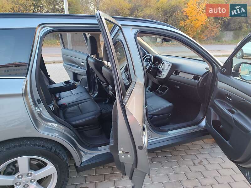 Внедорожник / Кроссовер Mitsubishi Outlander 2013 в Львове