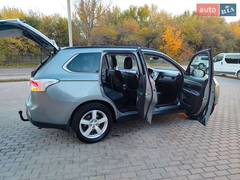Внедорожник / Кроссовер Mitsubishi Outlander 2013 в Львове